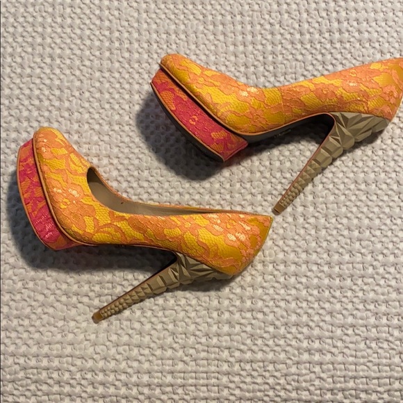 Heels - Picture 1 of 3